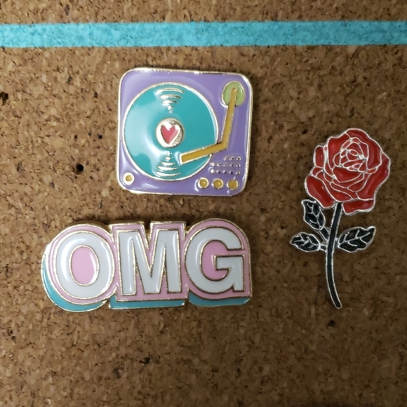 Random Pin Set - Picture 1 of 2